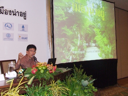 Jeerapol Sinthunawa, an environment and natural resources assistant professor at Mahidol University, is encouraging hotels to ban smoking by guests and staff.